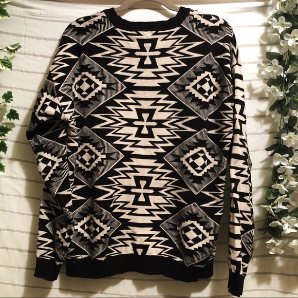 Forever 21 Aztec Print Sweater - Picture 2 of 7